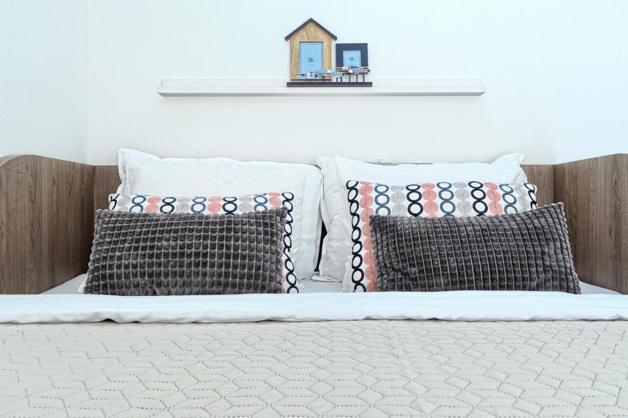Terrace Apartment Danny Каштела Екстер'єр фото