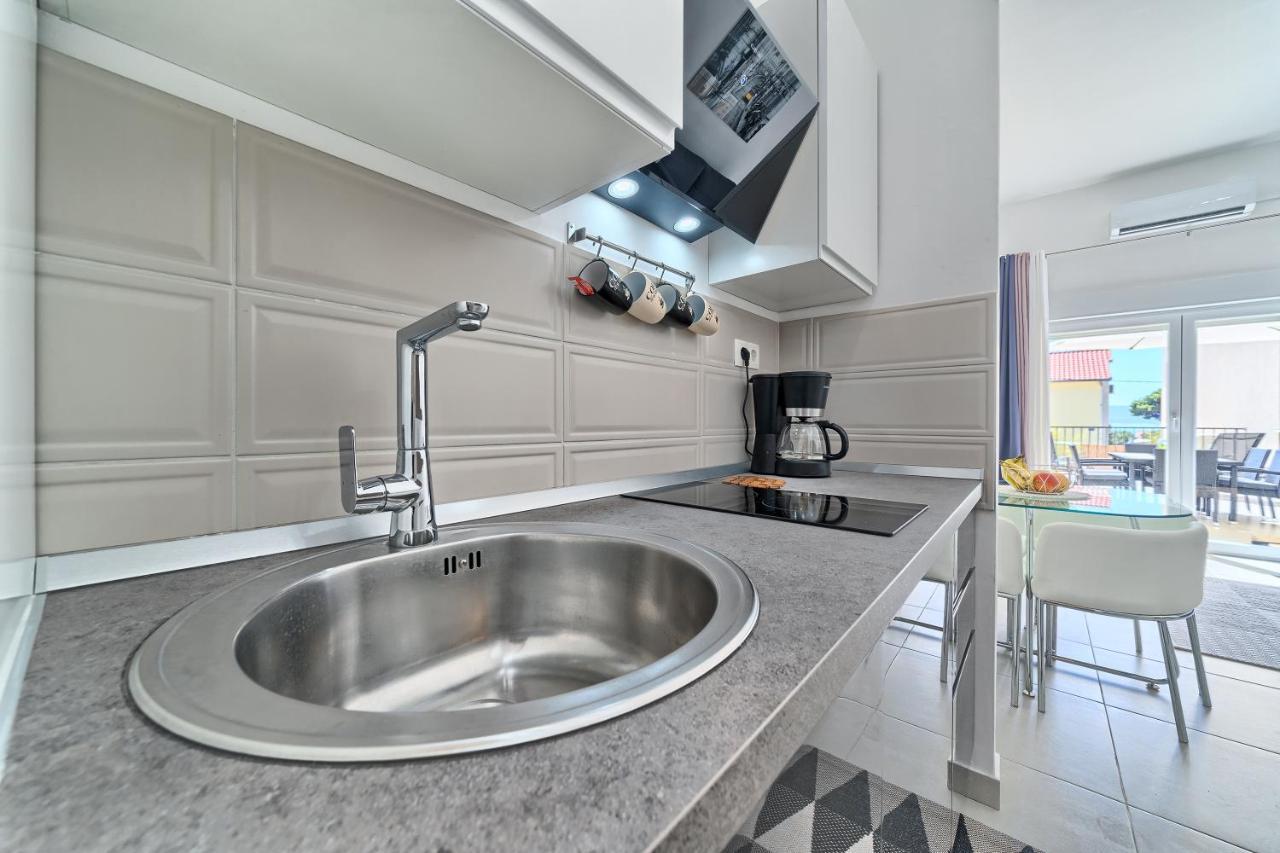 Terrace Apartment Danny Каштела Екстер'єр фото