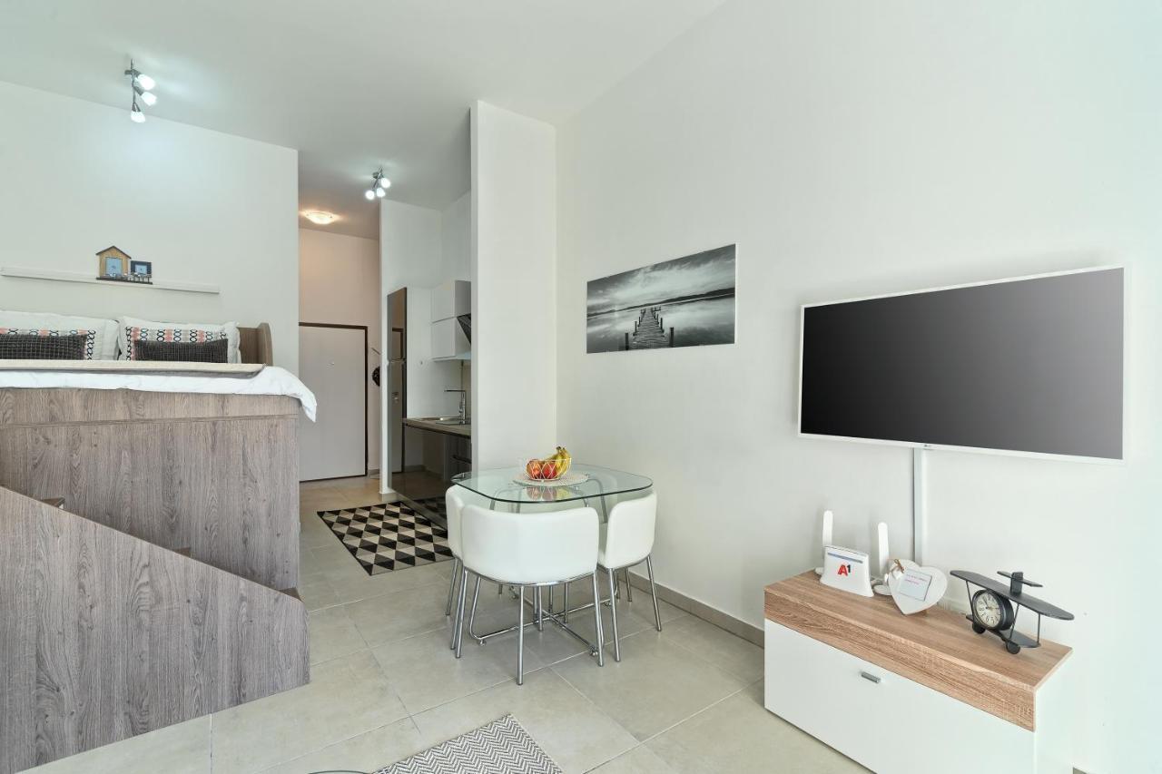 Terrace Apartment Danny Каштела Екстер'єр фото