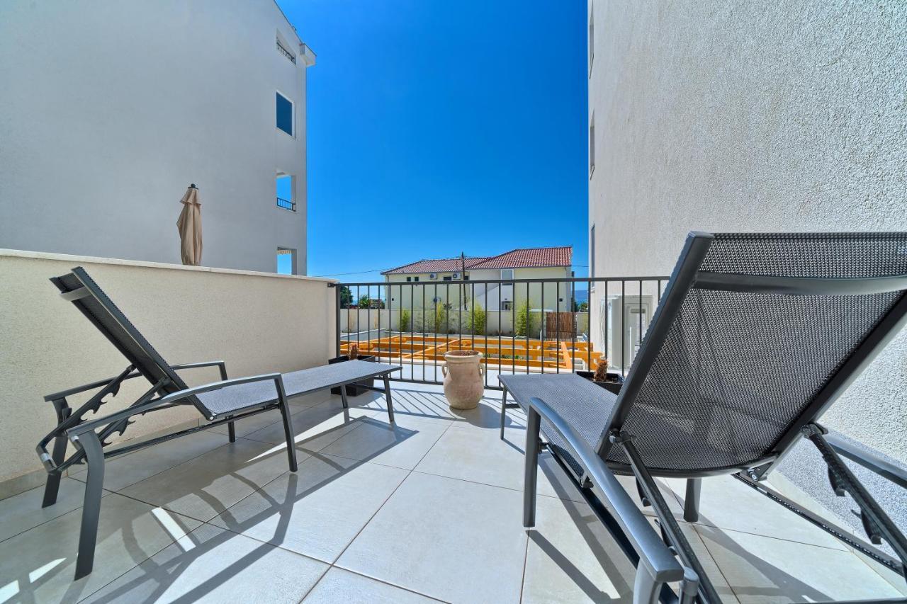 Terrace Apartment Danny Каштела Екстер'єр фото