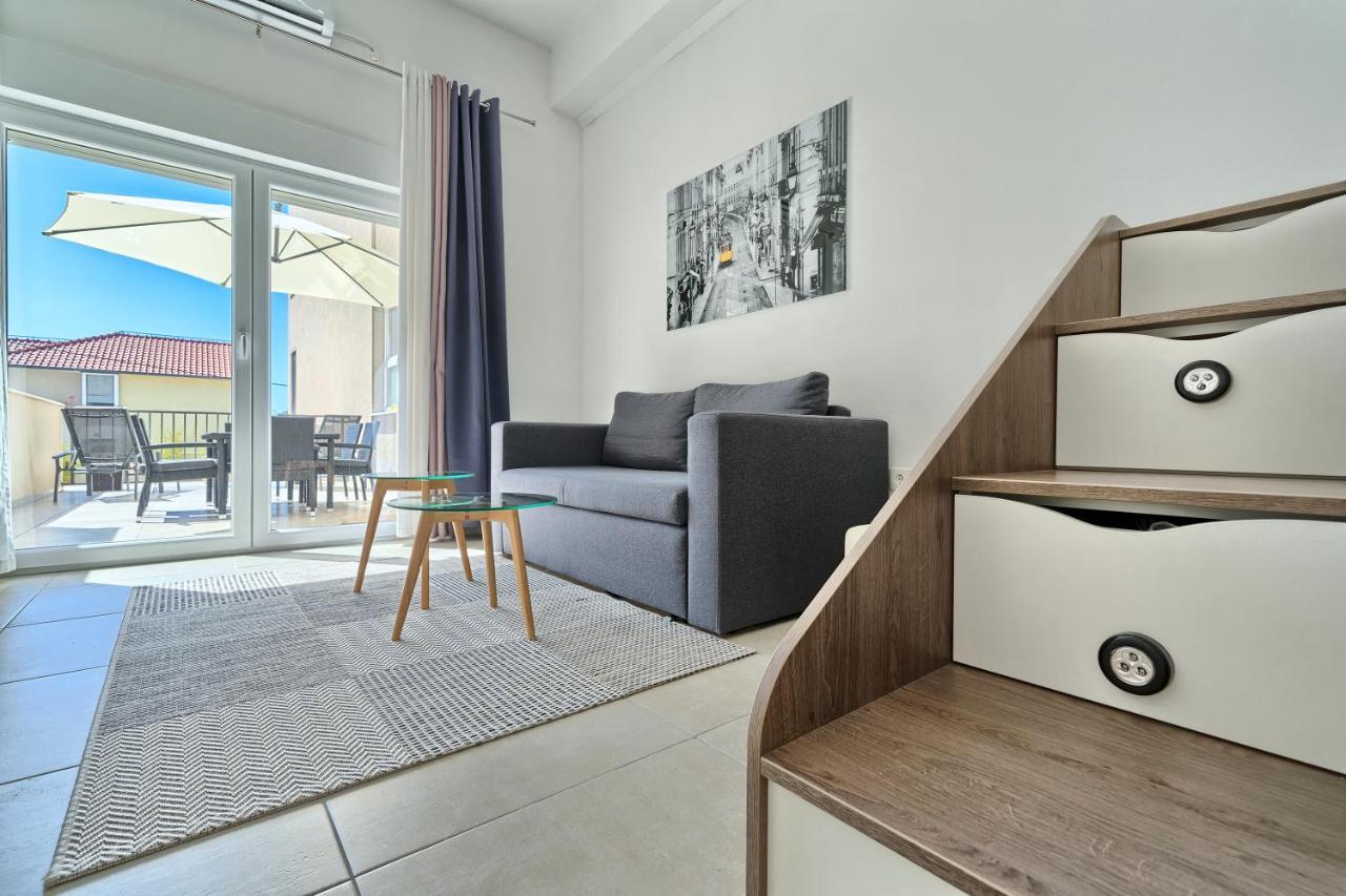 Terrace Apartment Danny Каштела Екстер'єр фото